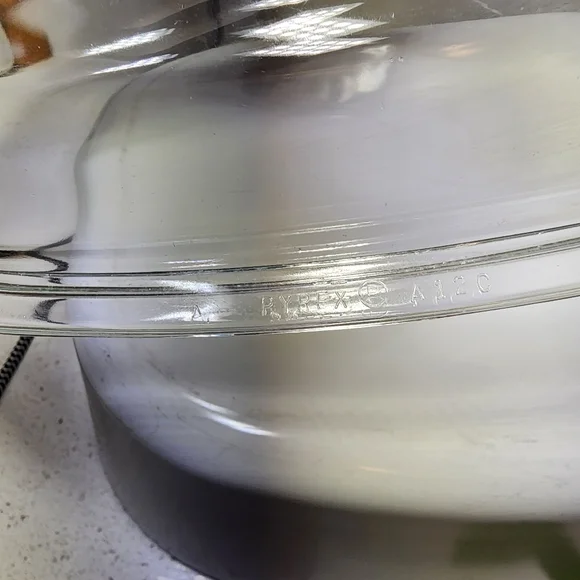 Vintage Corning Ware 4 QT. A-34-B Covered Casserole Dish - Picture 10 of 13